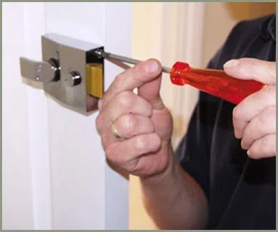 Locksmith Solution Services South Milwaukee, WI 262-343-8161 - 68-44-11