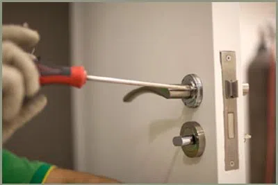 Locksmith Solution Services South Milwaukee, WI 262-343-8161 - 68-44-8