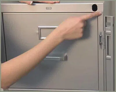 Locksmith Solution Services South Milwaukee, WI 262-343-8161 - 68-44-9